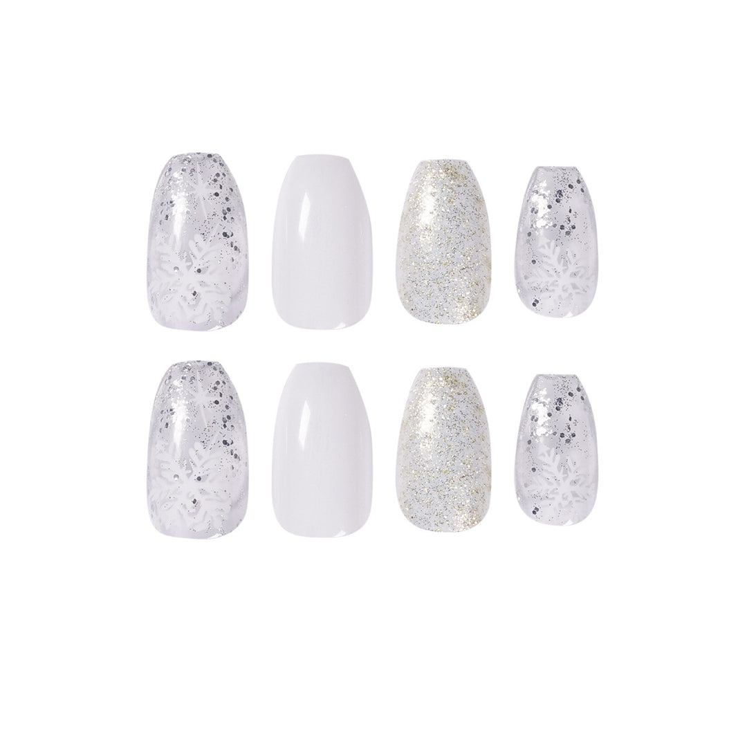 Glamorous nail art with winter motif Kalsten