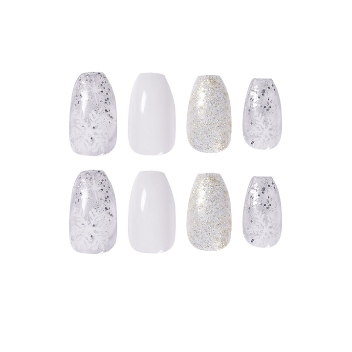 Glamorous nail art with winter motif Kalsten