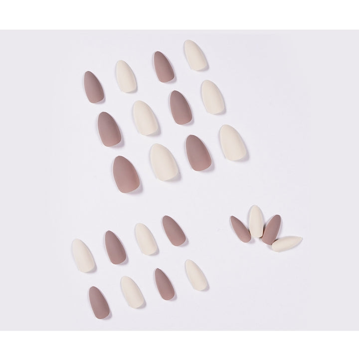 Artificial nail extensions in elegant stiletto design Kalsten