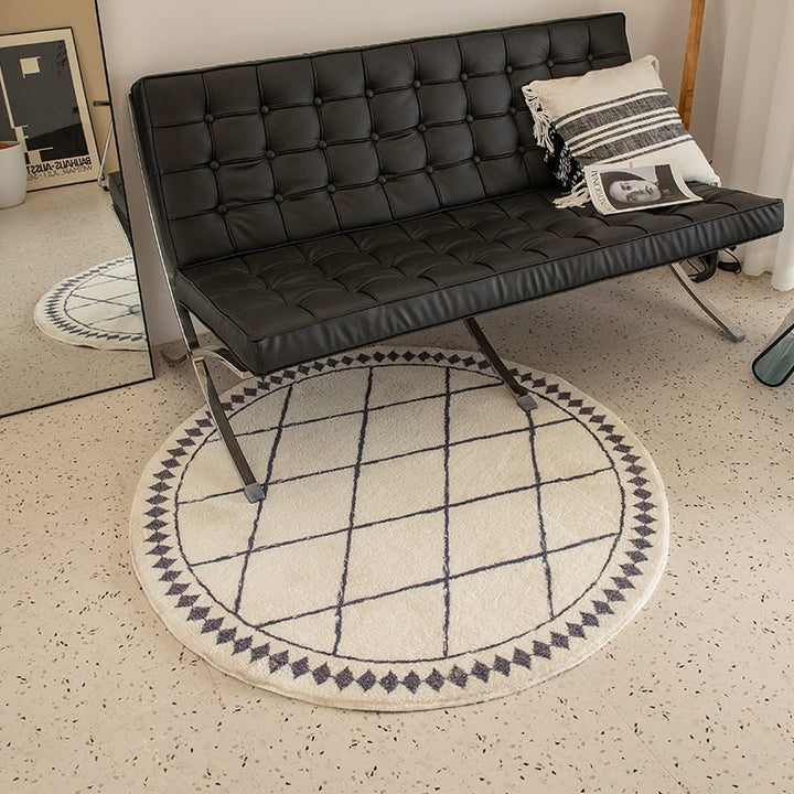 Round living room rug with graphic diamond pattern and soft short pile Kalsten