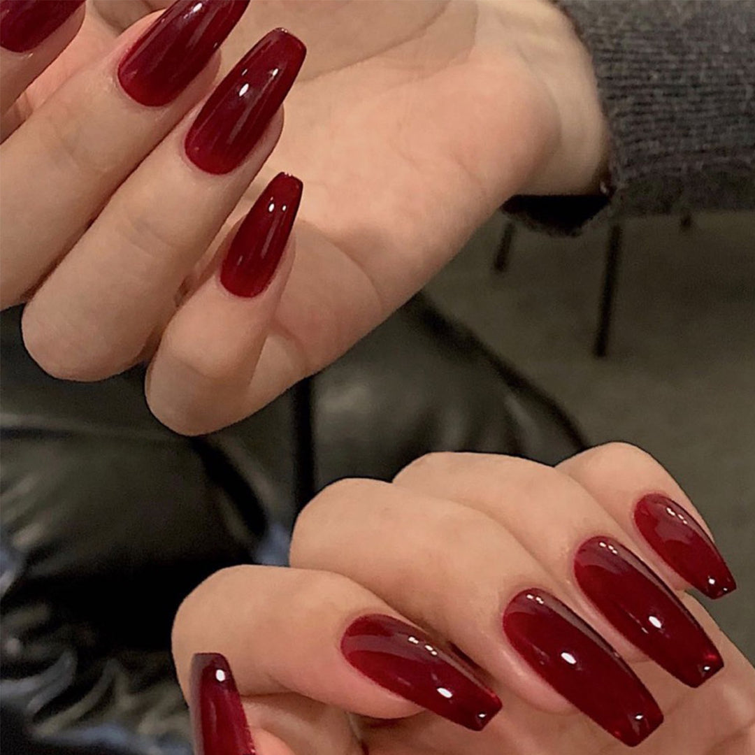 Artful acrylic nails with an elegant high-gloss finish Kalsten