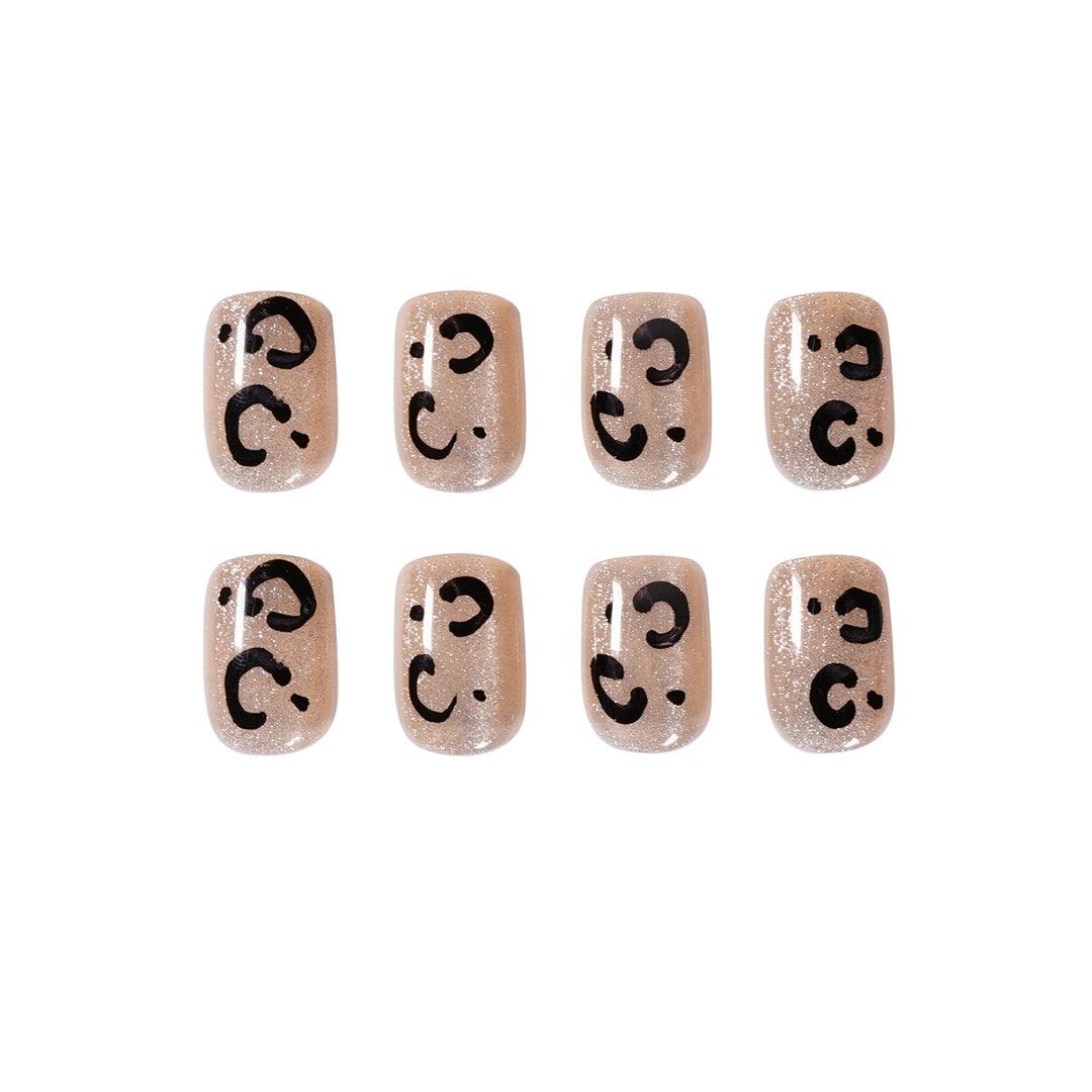 Glamorous nail art with glitter effects Kalsten
