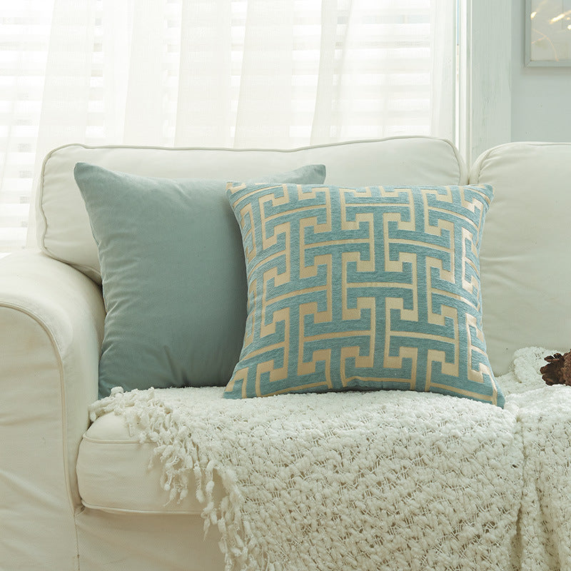Geometric Patterned Throw Cushion
