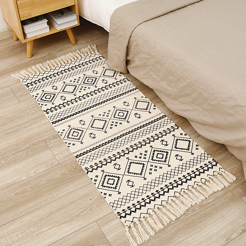 Flat-woven cotton runner with graphic stripe pattern and fringes Kalsten