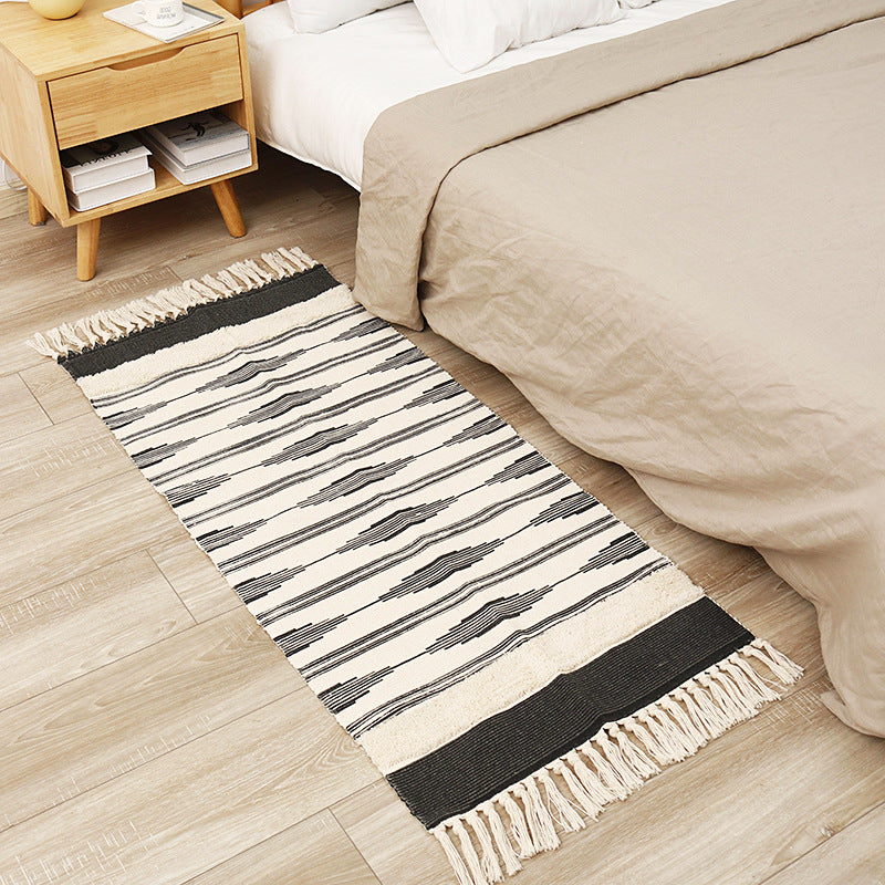 Flat-woven cotton runner with graphic stripe pattern and fringes Kalsten