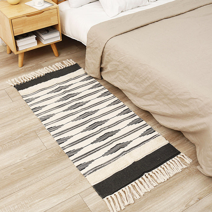 Flat-woven cotton runner with graphic stripe pattern and fringes Kalsten