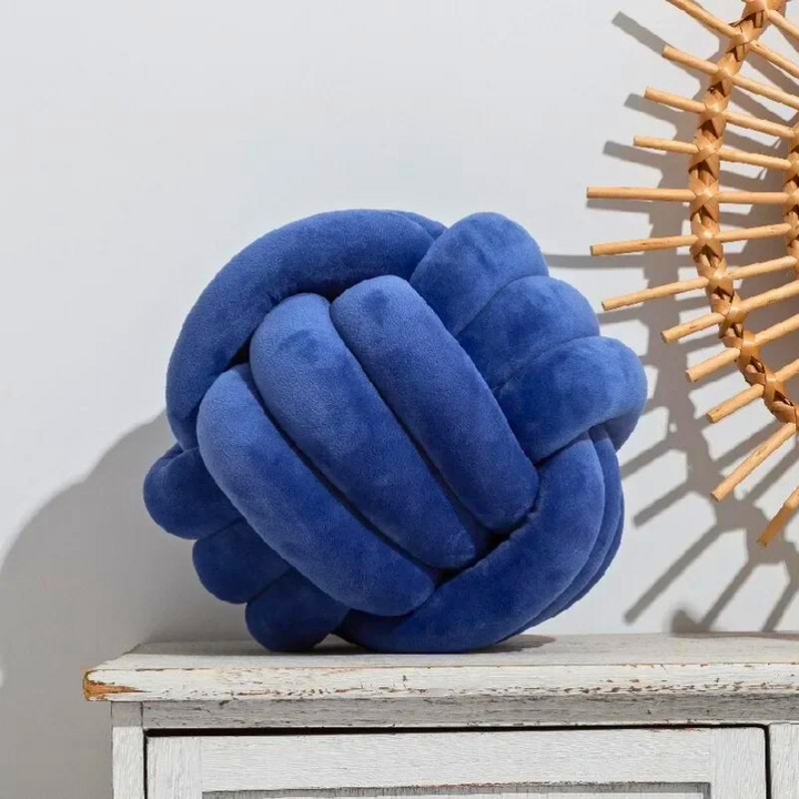 Kalsten | Scandinavian Knot Cushion made of Velvet