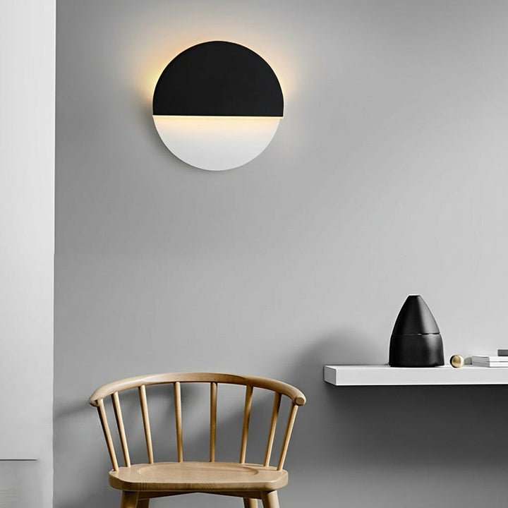 LED Wall Sconce – Circular 350° Rotatable Black Acrylic (Integrated LED & 23cm) | Noxord