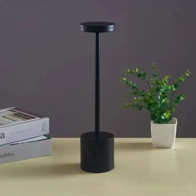 NoirElegance - Modern Black LED Table Lamp Kalsten