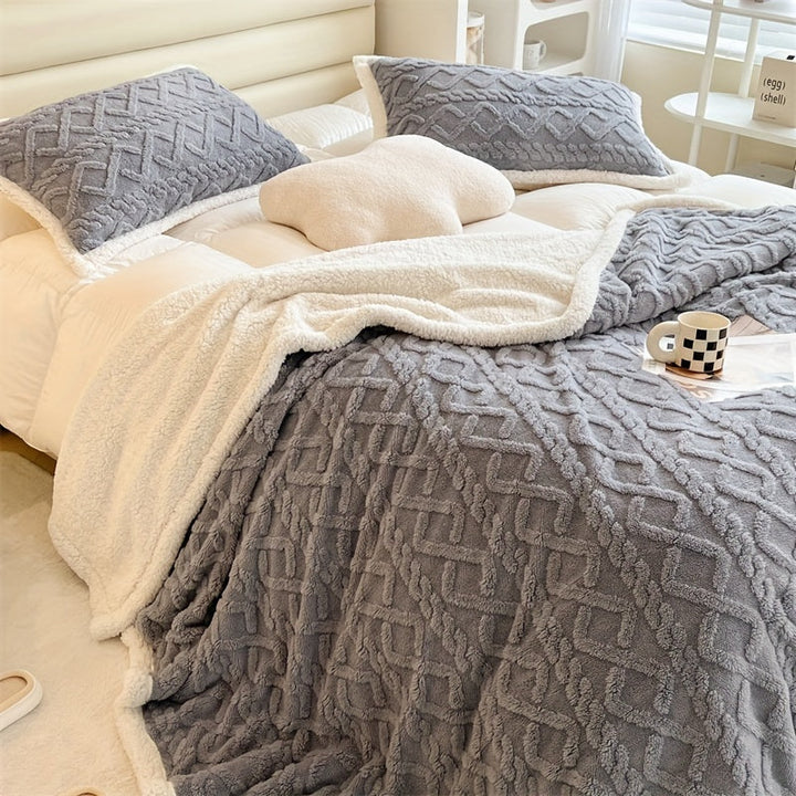 Vintage Luxe Reversible Fleece Blanket - Essential for Winter Noxord