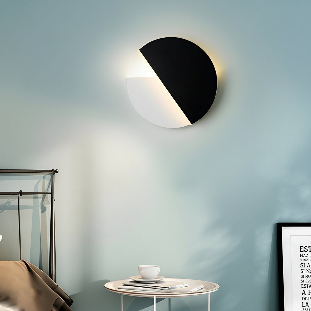 LED Wall Sconce – Circular 350° Rotatable Black Acrylic (Integrated LED & 23cm) | Noxord