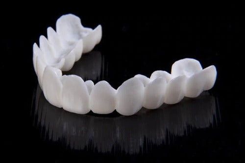 Kalsten | Smile Lens – Adjustable White Denture for Direct Smile Correction