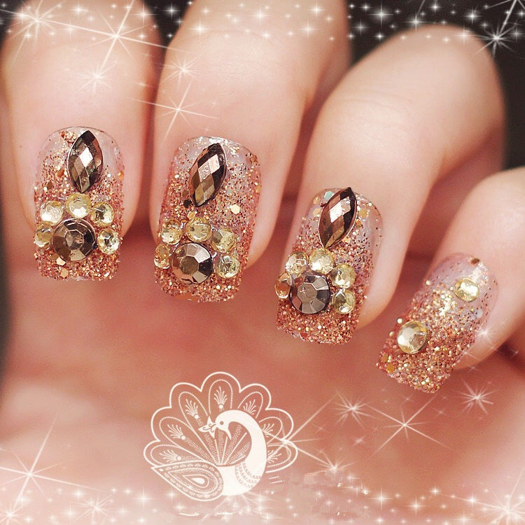 Glittering Nail Art Kalsten