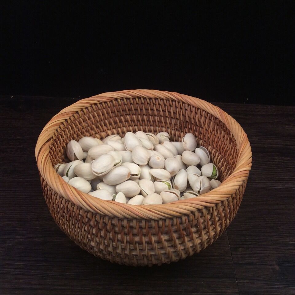 Handcrafted decorative fruit basket made of rattan Kalsten
