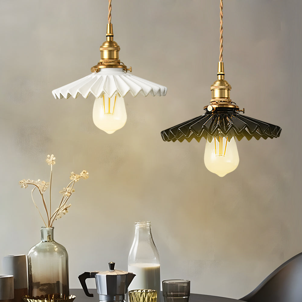 Vintage ceramic pendant lamp with pleated design – brass LED pendant light for dining room and living room | Noxord