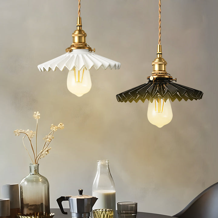Vintage ceramic pendant lamp with pleated design – brass LED pendant light for dining room and living room | Noxord