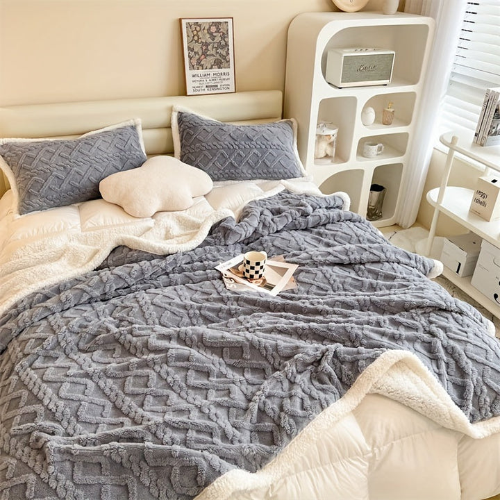 Vintage Luxe Reversible Fleece Blanket - Essential for Winter Noxord
