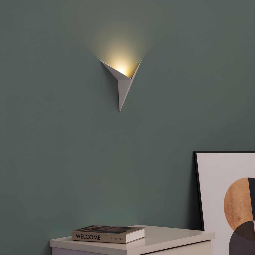 Kalsten | Trigon Wall Light