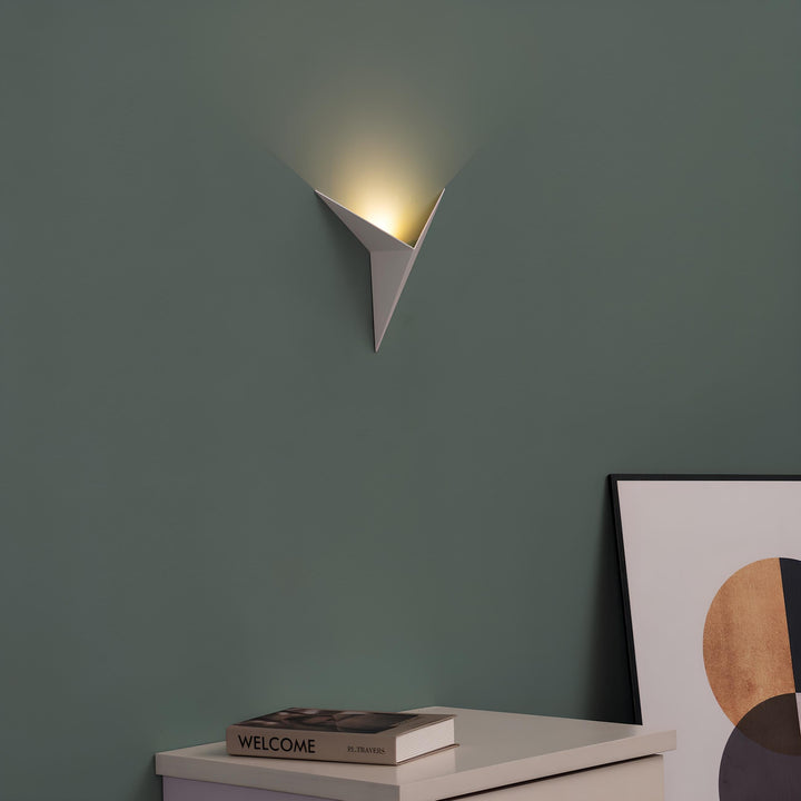 Kalsten | Trigon Wall Light