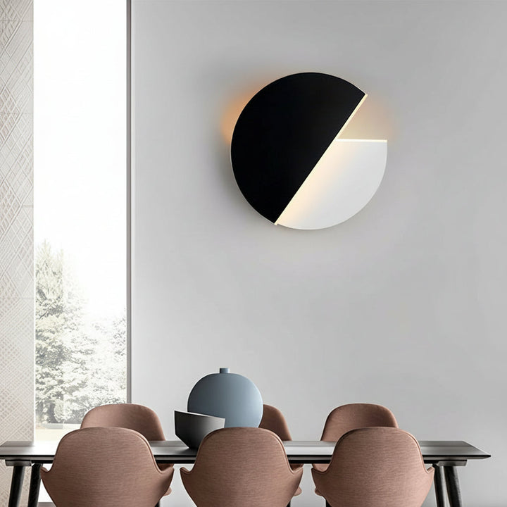 LED Wall Sconce – Circular 350° Rotatable Black Acrylic (Integrated LED & 23cm) | Noxord