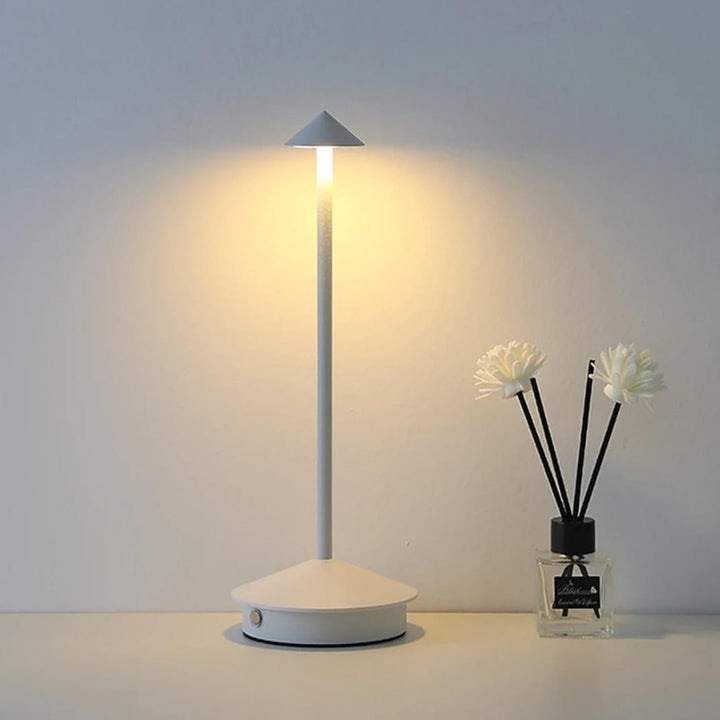 Robyn Arrow LED Table Lamp | Kalsten