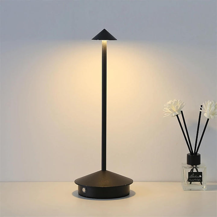 Robyn Arrow LED Table Lamp | Kalsten
