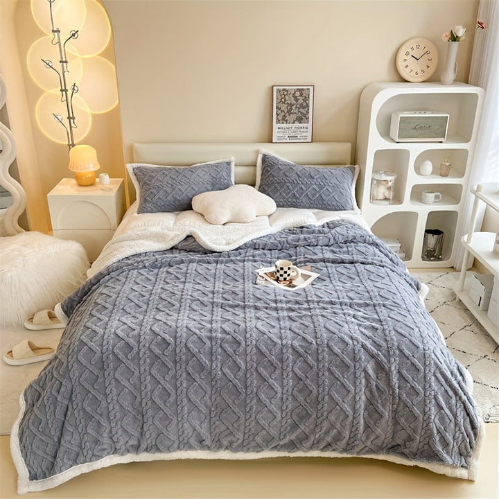 Vintage Luxe Reversible Fleece Blanket - Essential for Winter Noxord