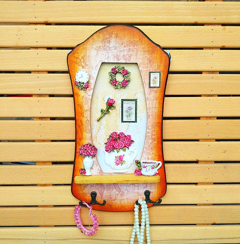 Decorative Wall Organizer with Floral Pattern