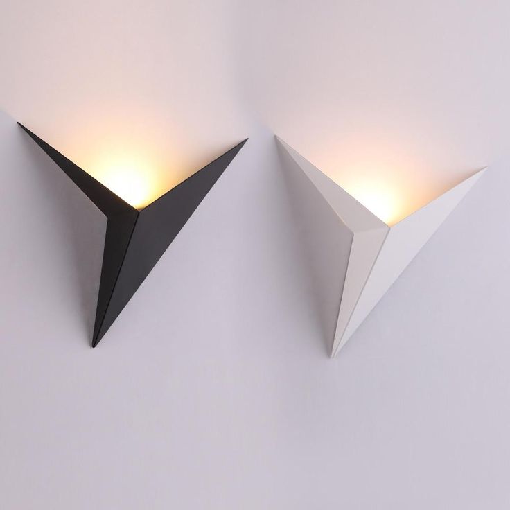 Modern Triangular Wall Lamp - TrigoLux | Kalsten