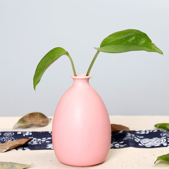 Minimalist Ceramic Bud Vase Kalsten