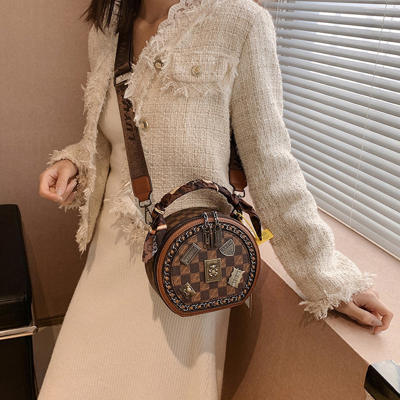 Fashionable Retro Bear Badge Shoulder Bag | Kalsten