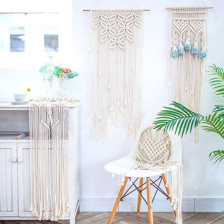 Macrame phone pouch with wooden beads, leaf relief and hanging loop Kalsten