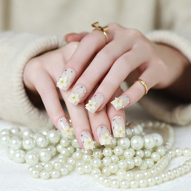 Artificial nails with delicate floral decorations Kalsten