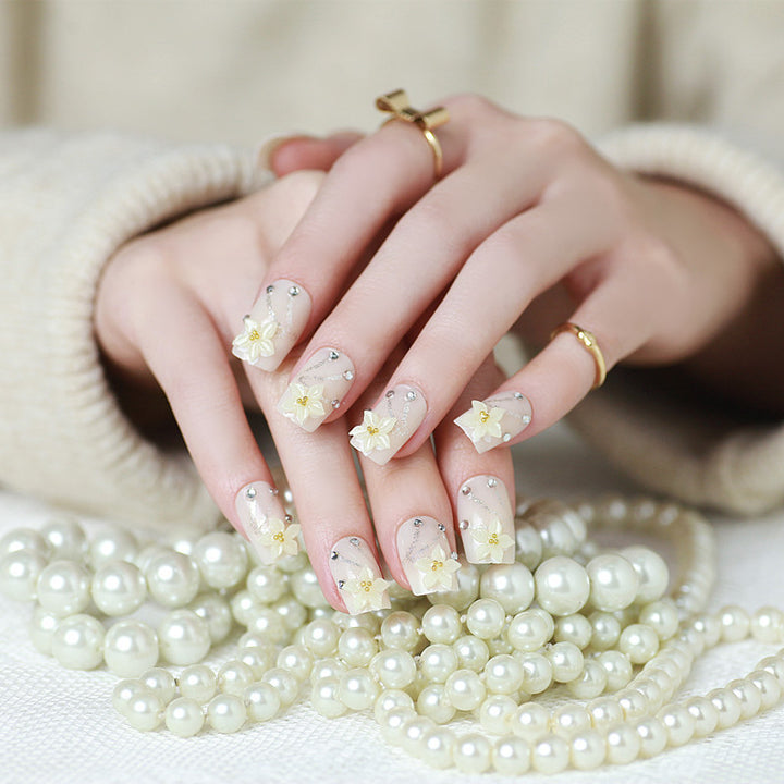 Artificial nails with delicate floral decorations Kalsten