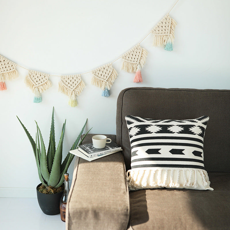 Macrame pennant string with hand-knotted triangle elements and tassels Kalsten