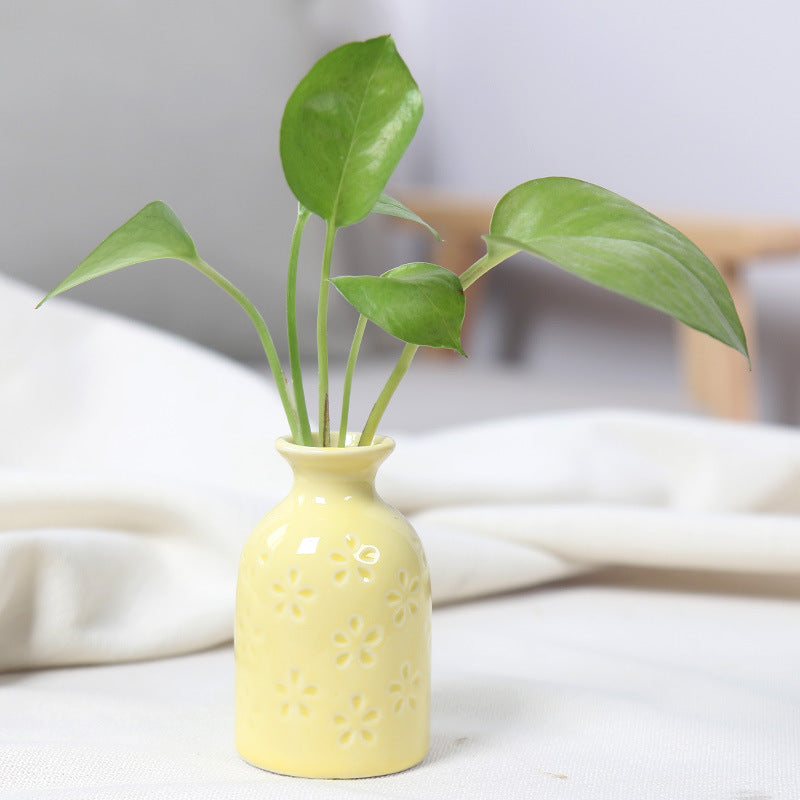 Charming Ceramic Bud Vase Kalsten