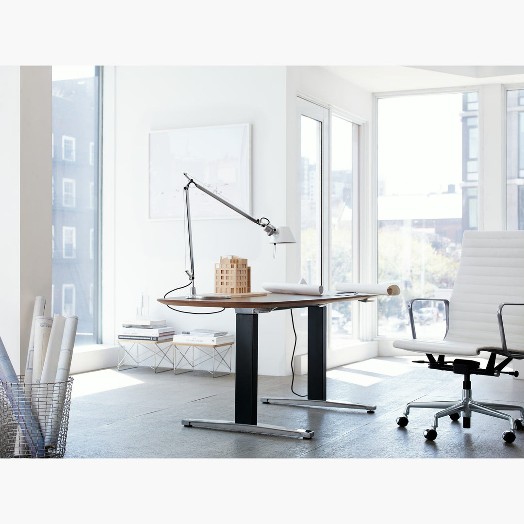 Brady Rocker Arm Table Lamp | Kalsten