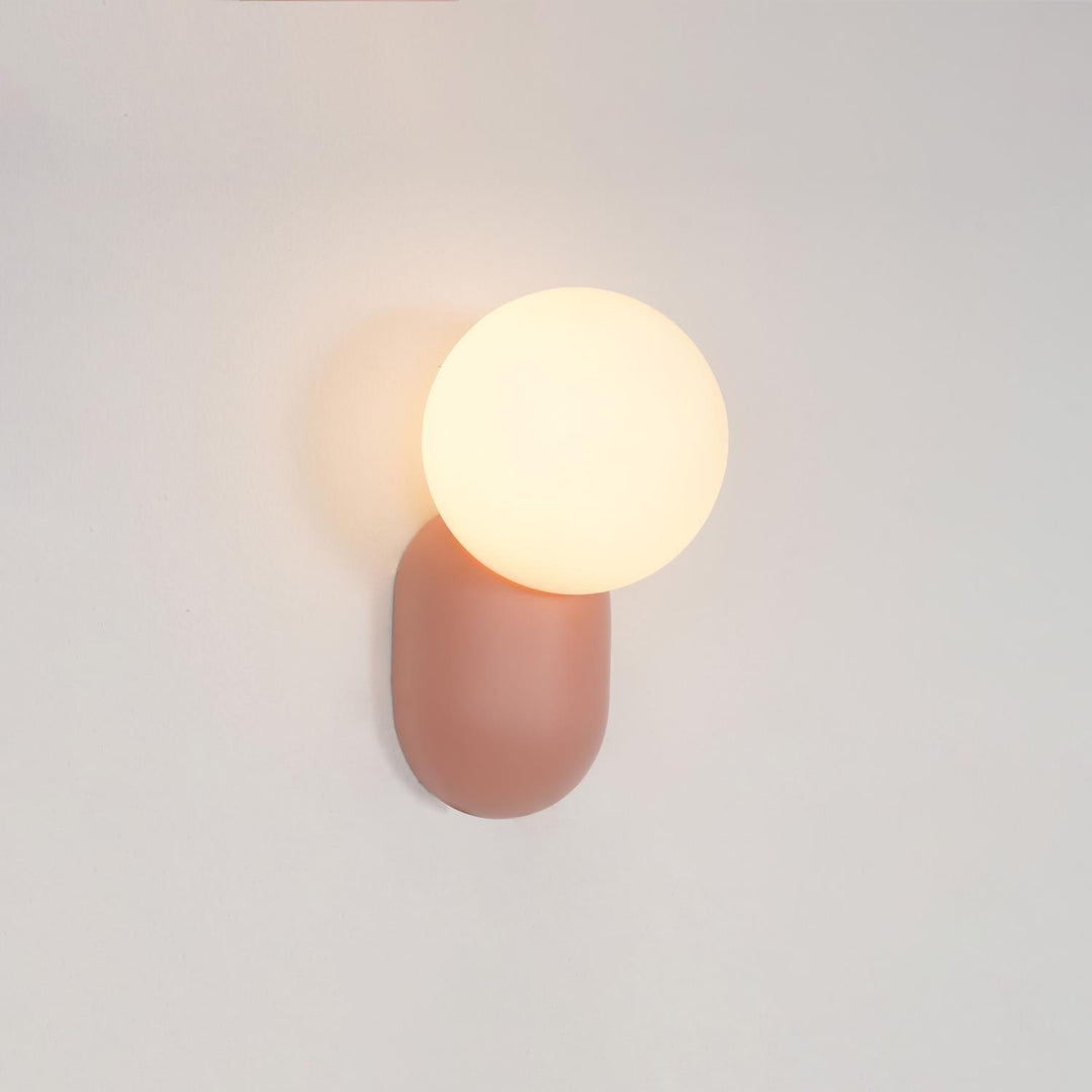 ChicGlow Resin Wall Lamp – Elegance and Energy Efficiency in One Noxord