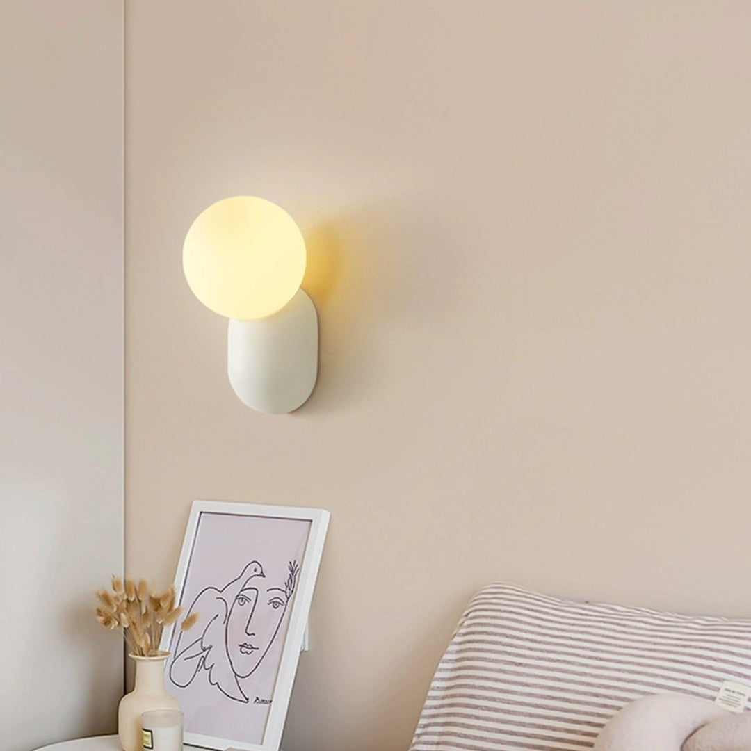 ChicGlow Resin Wall Lamp – Elegance and Energy Efficiency in One Noxord