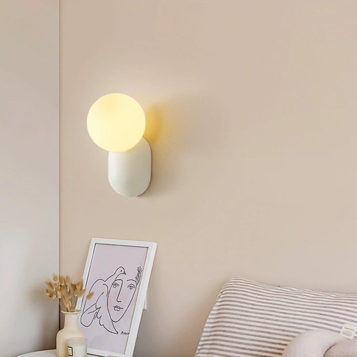 ChicGlow Resin Wall Lamp – Elegance and Energy Efficiency in One Noxord