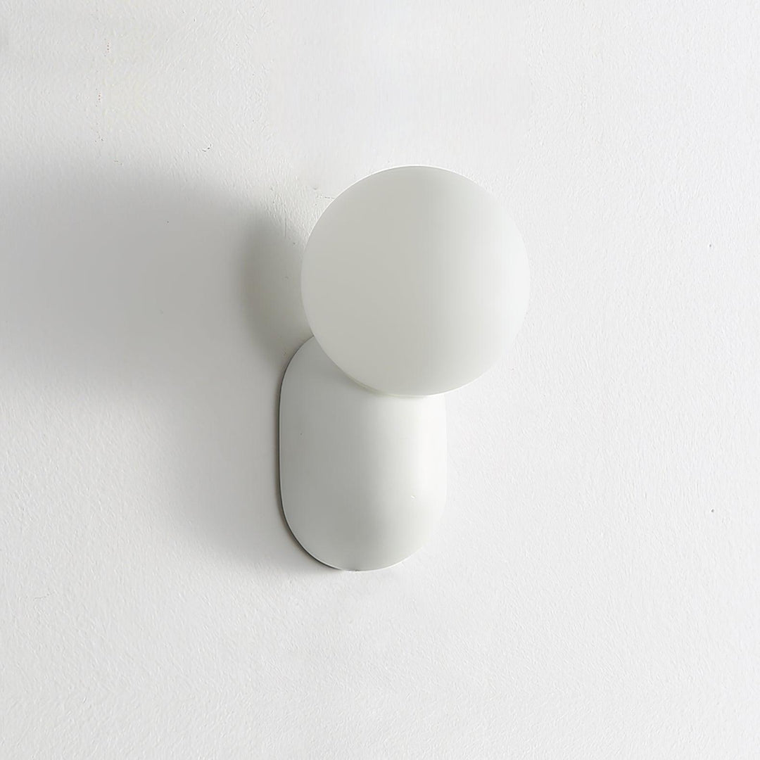 ChicGlow Resin Wall Lamp – Elegance and Energy Efficiency in One Noxord