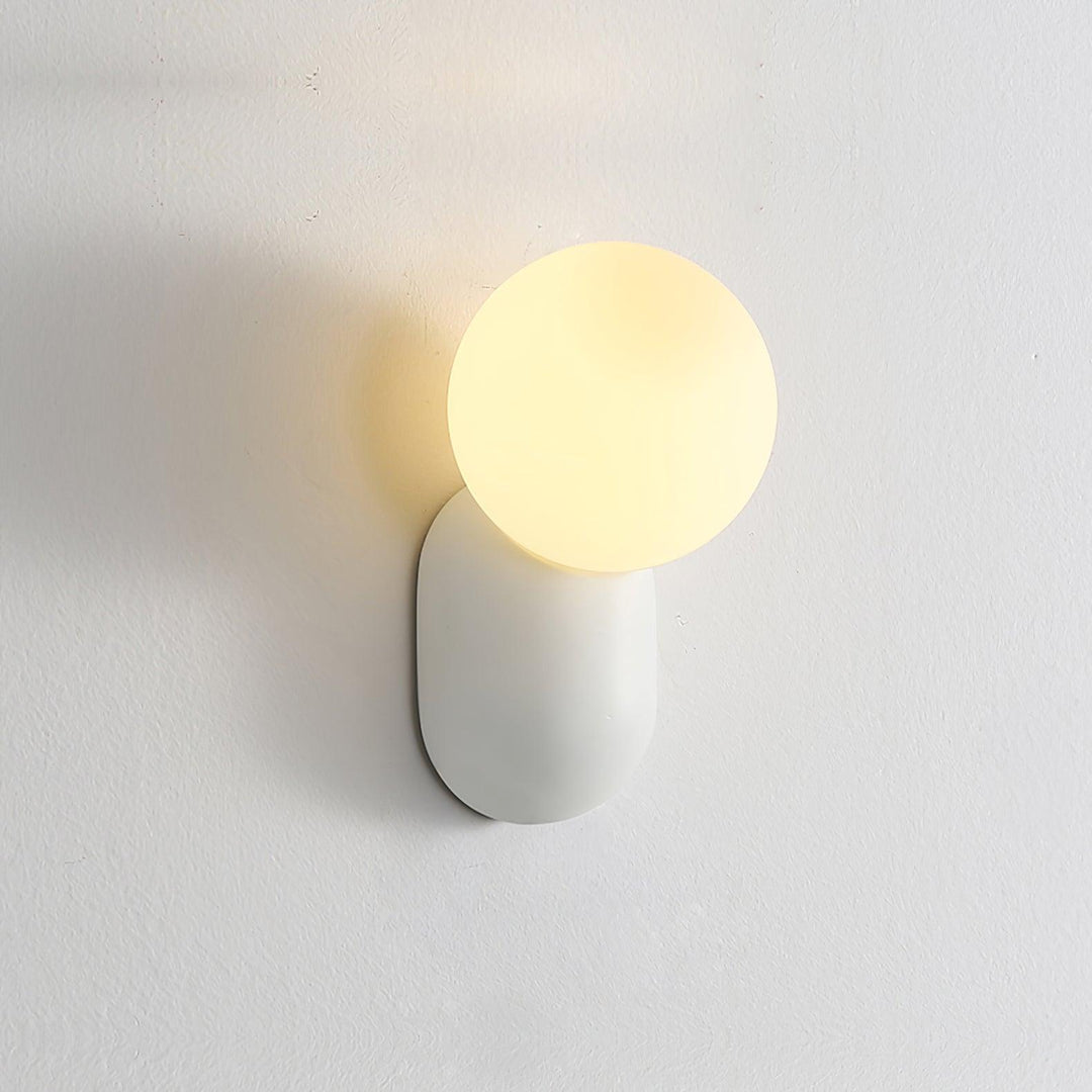 ChicGlow Resin Wall Lamp – Elegance and Energy Efficiency in One Noxord