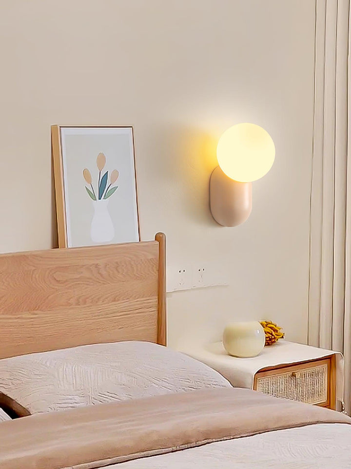 ChicGlow Resin Wall Lamp – Elegance and Energy Efficiency in One Noxord