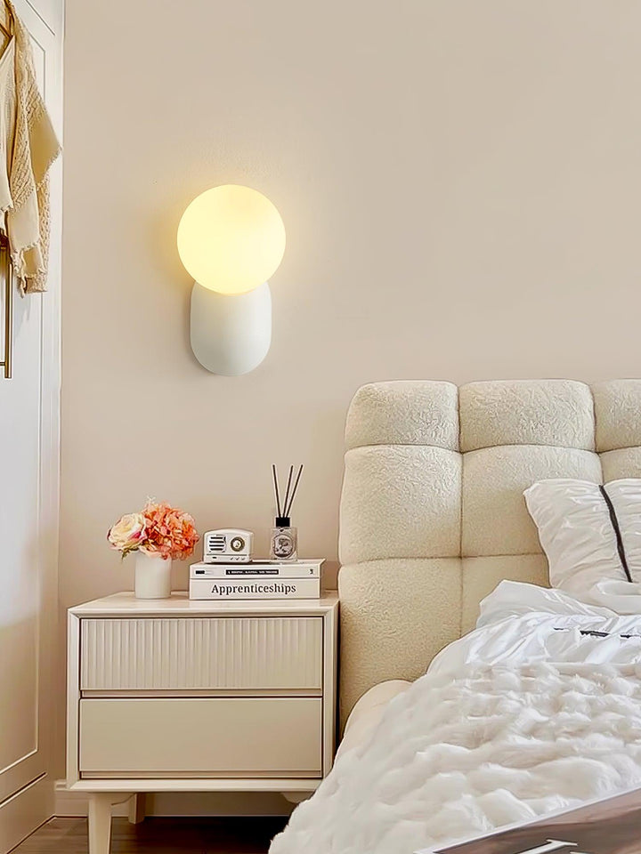 ChicGlow Resin Wall Lamp – Elegance and Energy Efficiency in One Noxord