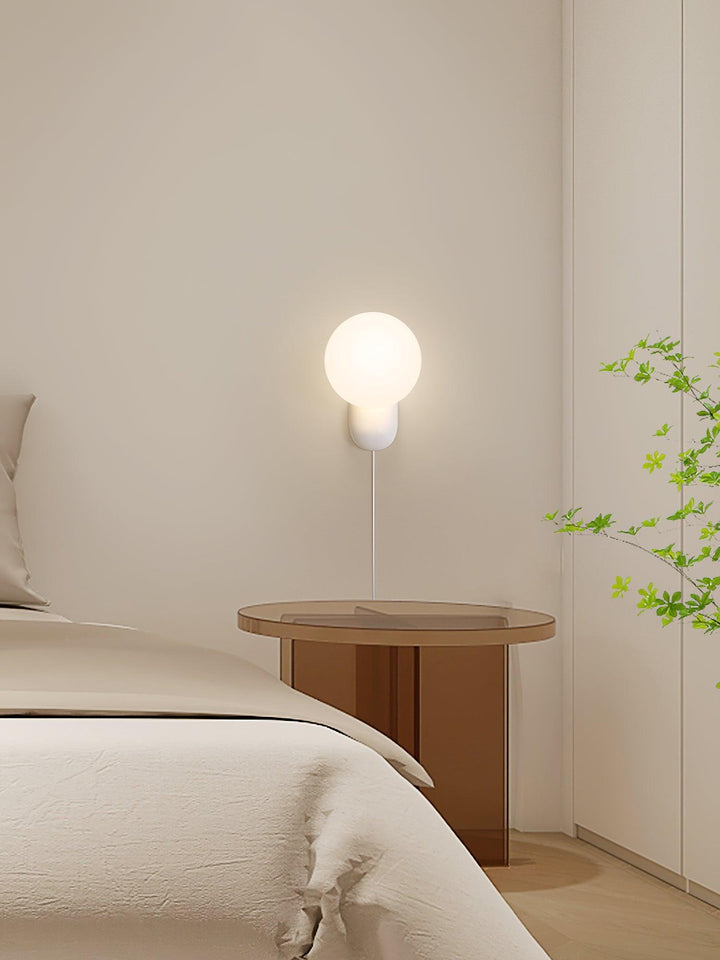 ChicGlow Resin Wall Lamp – Elegance and Energy Efficiency in One Noxord