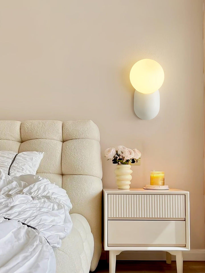 ChicGlow Resin Wall Lamp – Elegance and Energy Efficiency in One Noxord