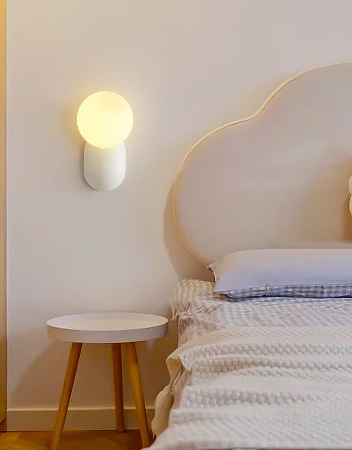 ChicGlow Resin Wall Lamp – Elegance and Energy Efficiency in One Noxord