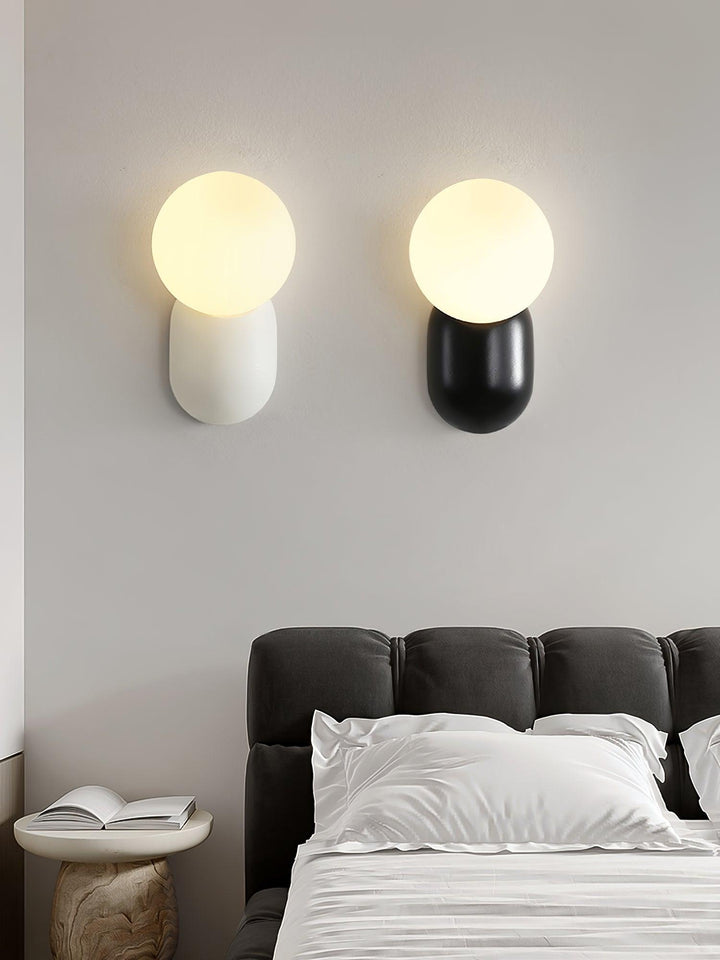 ChicGlow Resin Wall Lamp – Elegance and Energy Efficiency in One Noxord