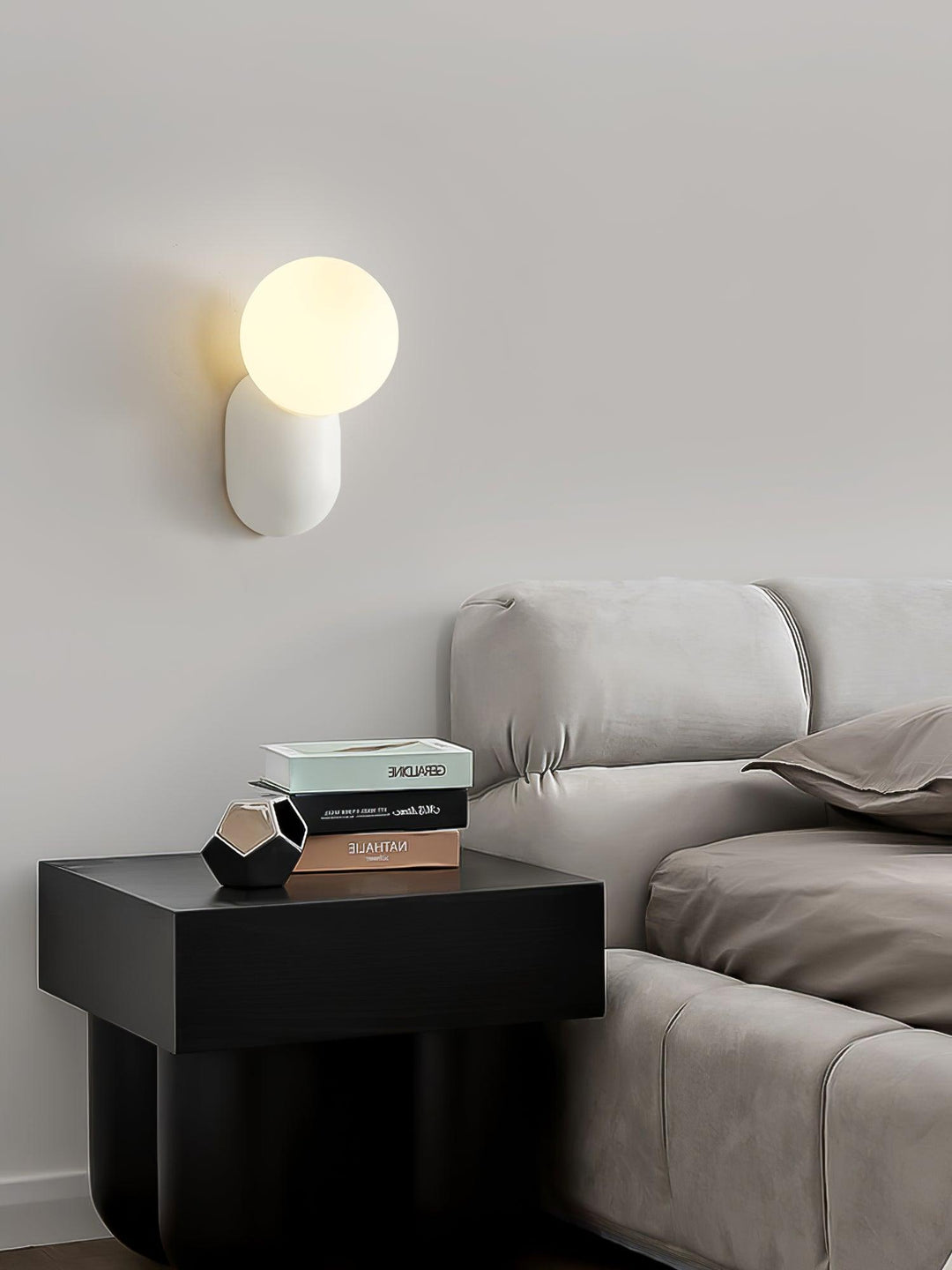 ChicGlow Resin Wall Lamp – Elegance and Energy Efficiency in One Noxord