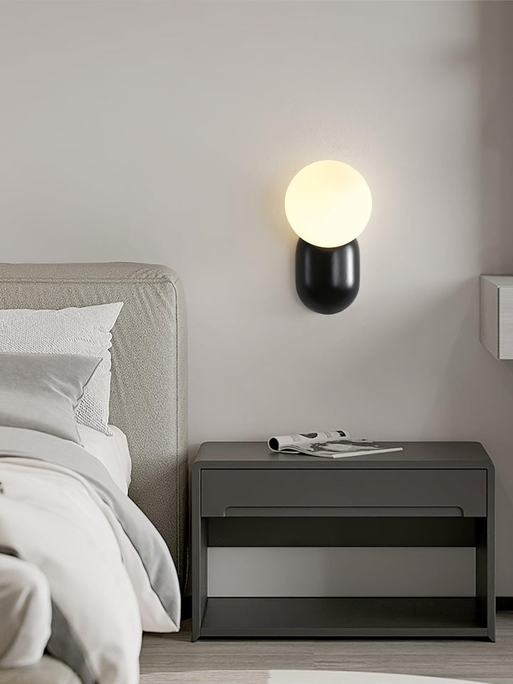 ChicGlow Resin Wall Lamp – Elegance and Energy Efficiency in One Noxord